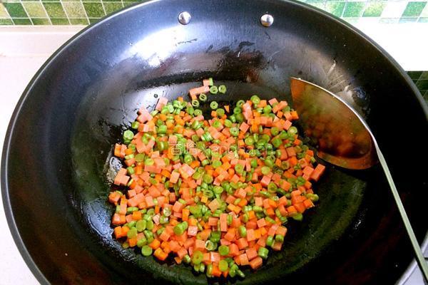 五彩炒饭的做法图解7