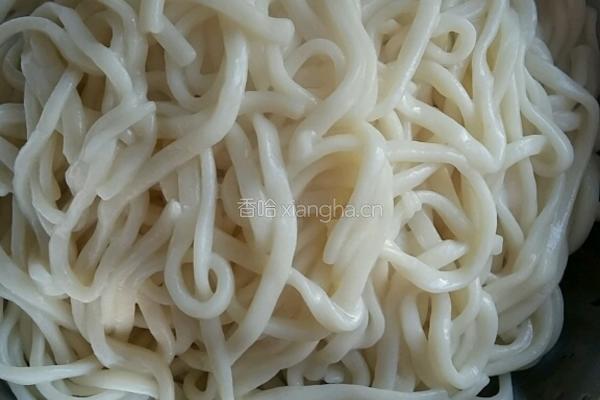 青菜火腿炒面的做法图解2