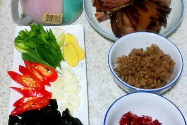 豆豉炒腊肉的做法图解1