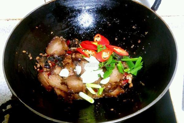 豆豉炒腊肉的做法图解6