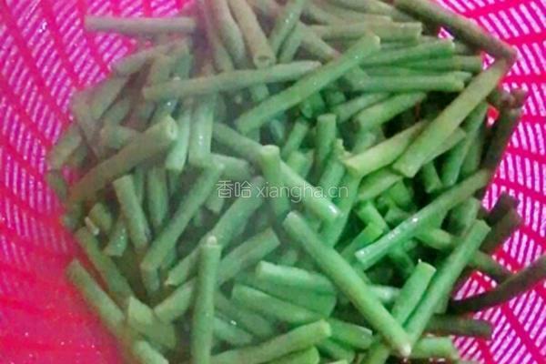 小炒豆角的做法图解2