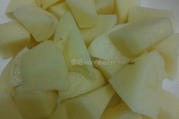 土豆胡萝卜烧鸡丁的做法图解2