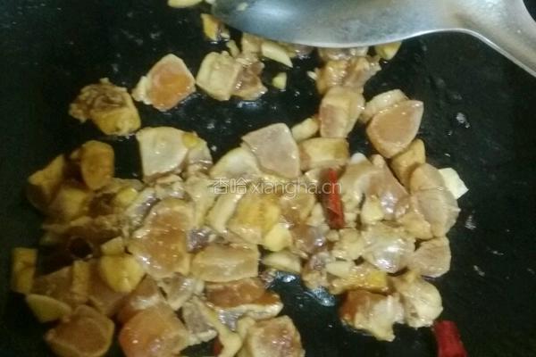 土豆胡萝卜烧鸡丁的做法图解4
