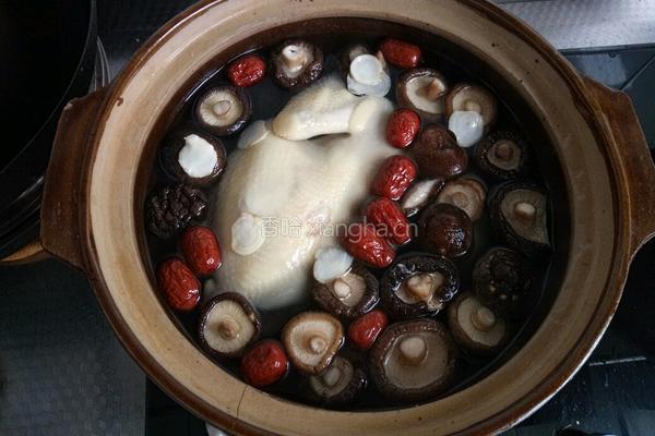 香菇粉皮参鸡汤煲的做法图解11