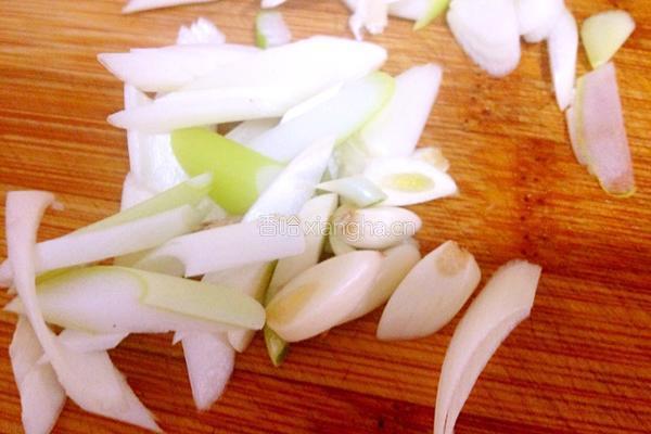 手撕杏鲍菇的做法图解3