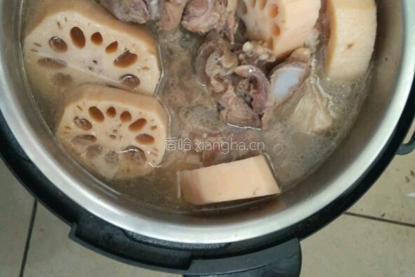 莲藕大骨汤的做法图解4