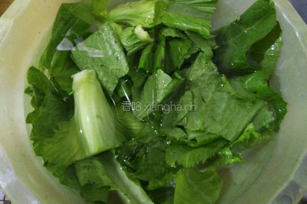 芥菜番薯鲮鱼丸汤的做法图解2