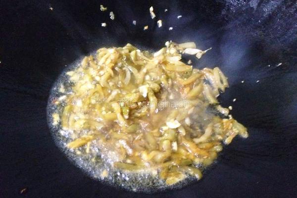黄金蛋炒榨菜丝的做法图解4