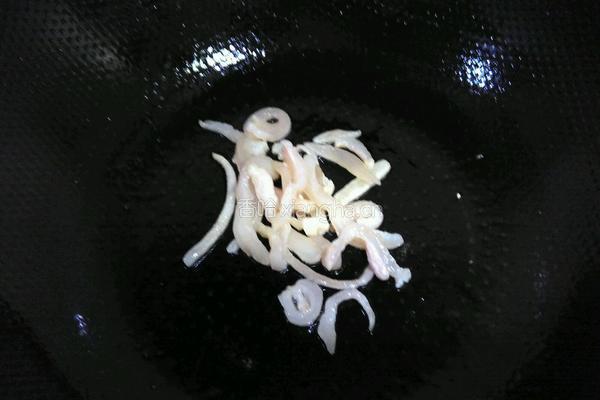 芦蒿炒咸肉丝的做法图解2