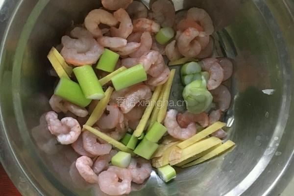 虫草花炒虾仁的做法图解2