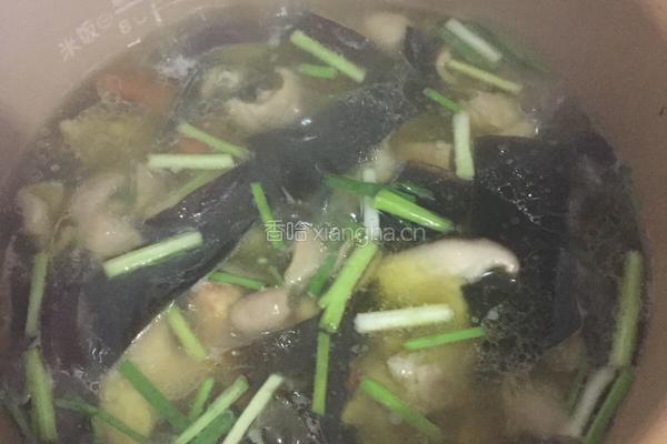 肥肠煲-肥肠海带汤-养生的做法图解3