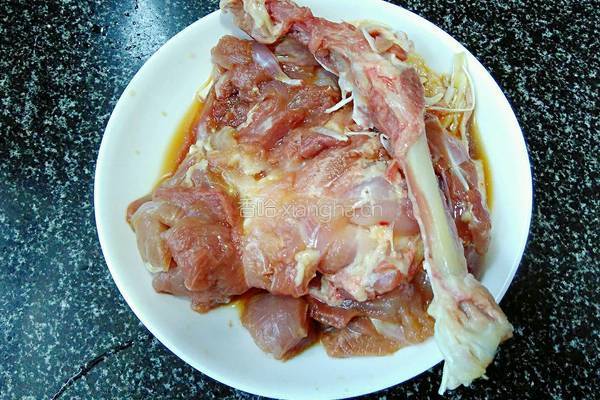 酱汁鸡腿的做法图解3