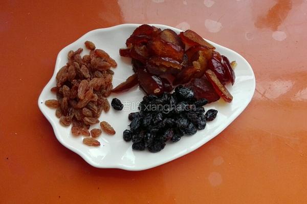 葡萄干蜜枣黑加仑蛋挞的做法图解2