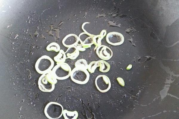 香肠橄榄菜炒饭的做法图解2