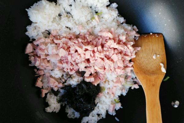 香肠橄榄菜炒饭的做法图解3