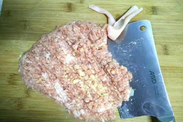 芹菜鲜肉饺子的做法图解3