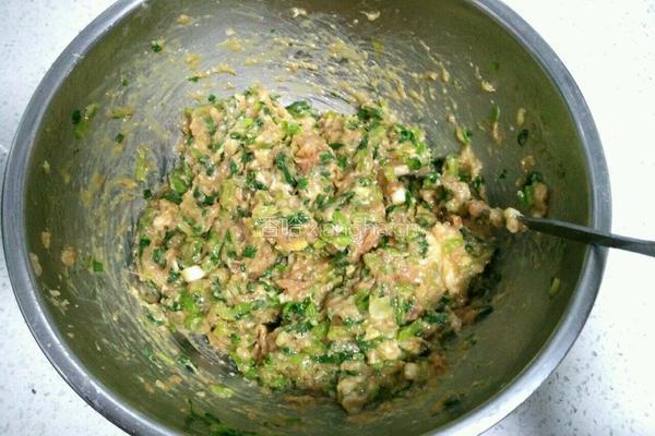 芹菜鲜肉饺子的做法图解8