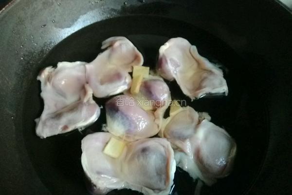 鸭胗烧土豆的做法图解2