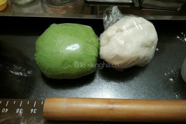  芹菜肉馅饺子的做法图解1
