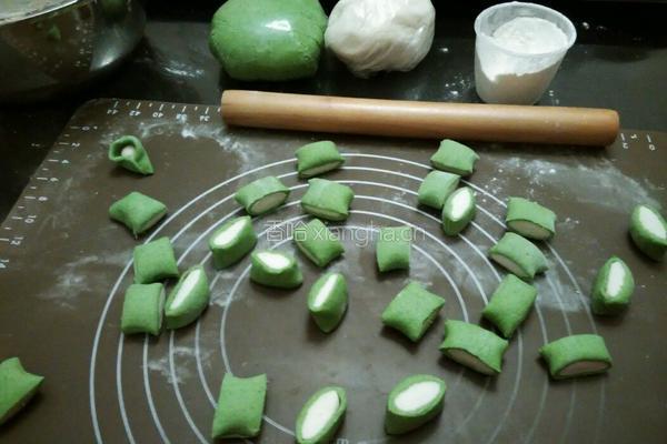 生煎百财饺子的做法图解2