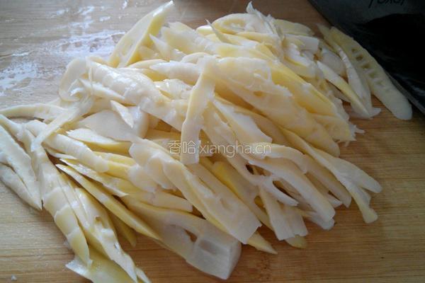 泡椒竹笋肉丝。的做法图解2