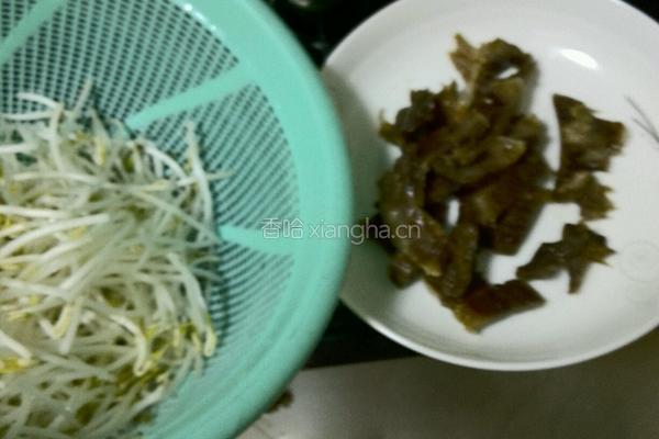 温州腊肉豆芽炒年糕的做法图解2