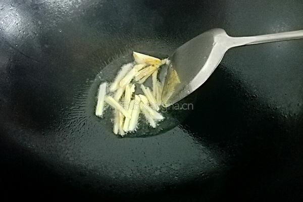 金针菇鲫鱼汤的做法图解5