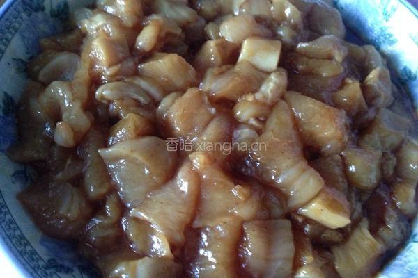 火龙果炒鸡丁的做法图解2