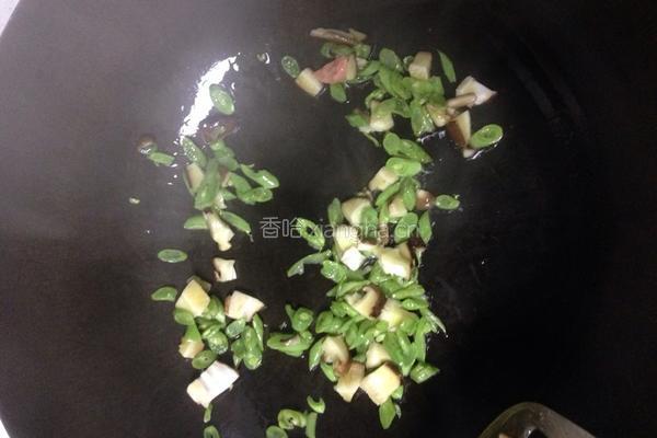 玉米炒饭的做法图解2