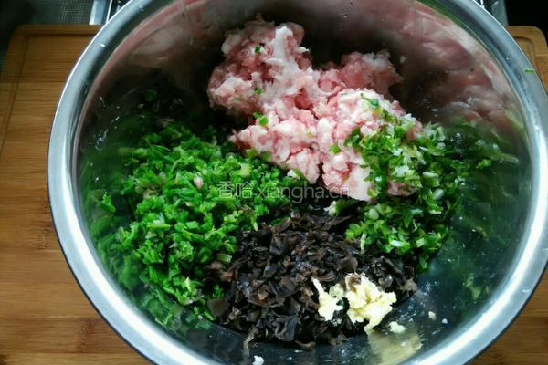  芹菜肉馅饺子的做法图解4