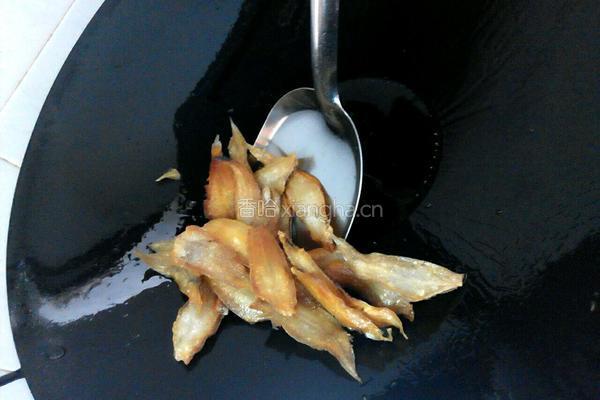 小龙利鱼干炒大白菜的做法图解4