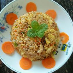 红罗卜蛋炒饭的做法[图]