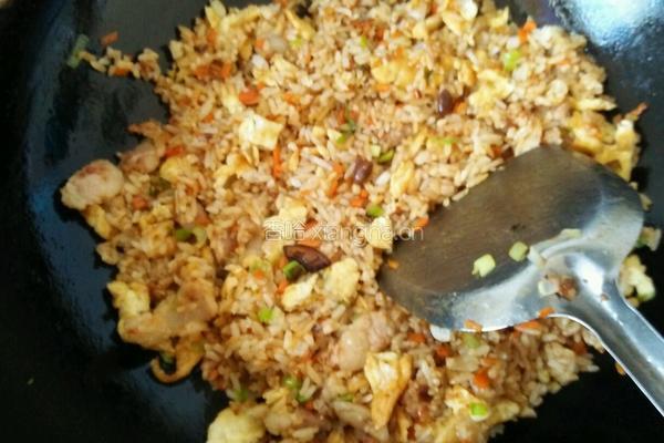 红罗卜蛋炒饭的做法图解7