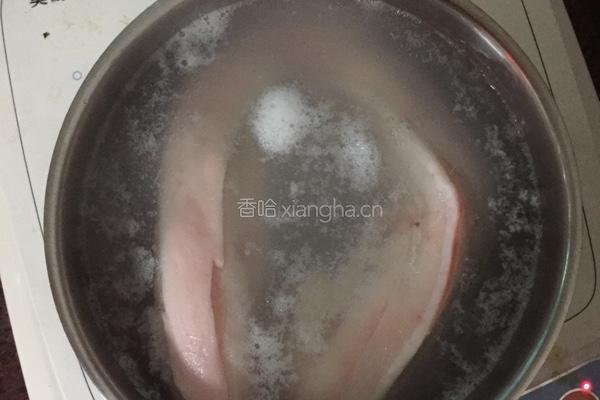 青椒回锅肉的做法图解2