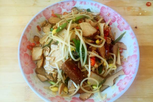 鸡蛋干炒黄豆芽