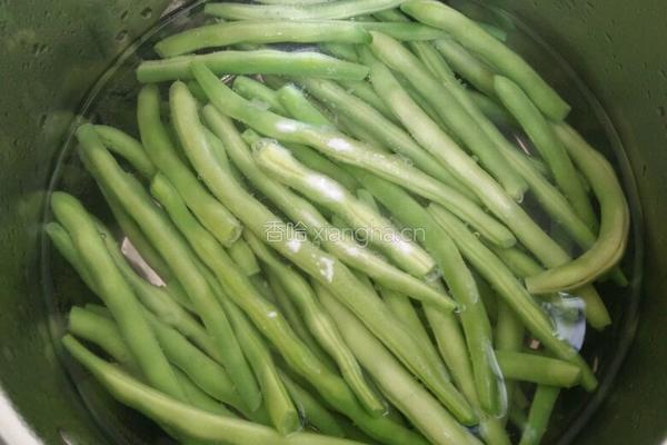 特制排骨炖豆角土豆的做法图解3