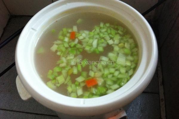 芹菜瘦肉粥的做法图解3