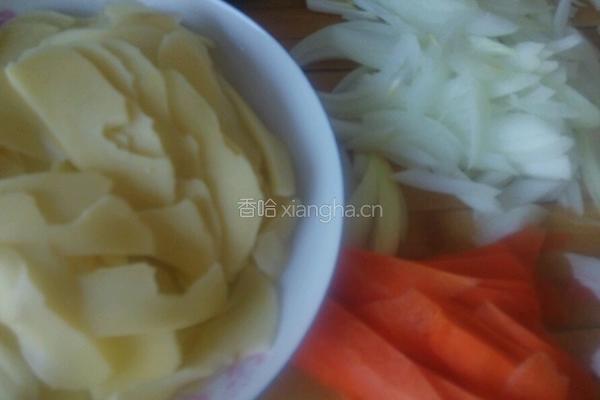 素炒圆葱土豆片的做法图解2