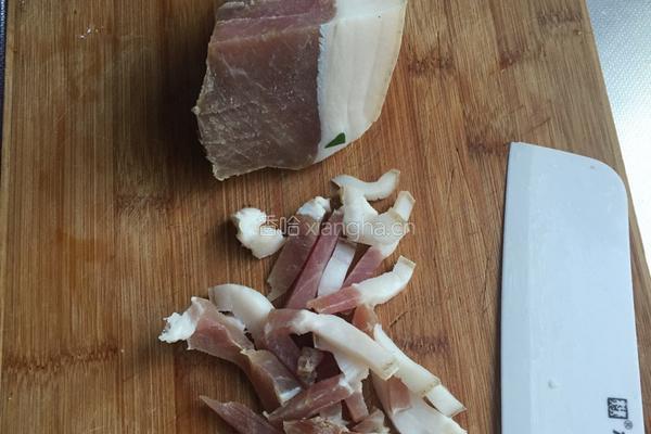 咸肉炒豆角的做法图解1