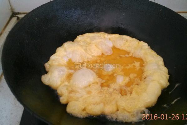 蘑菇炒鸡蛋的做法图解4