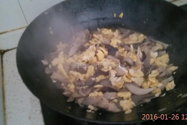 蘑菇炒鸡蛋的做法图解6