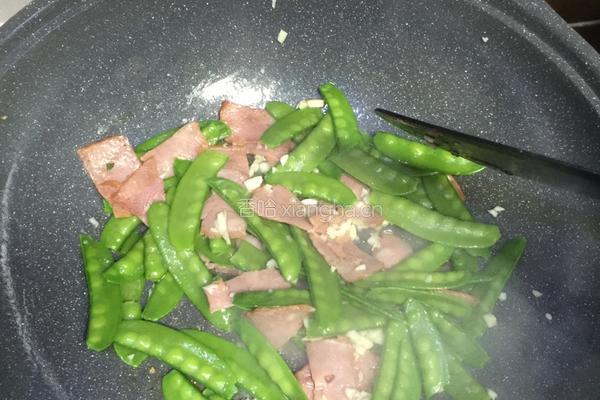 蒜蓉培根荷兰豆的做法图解5