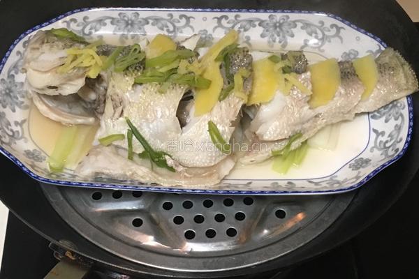 清蒸鲈鱼家常菜的做法图解11