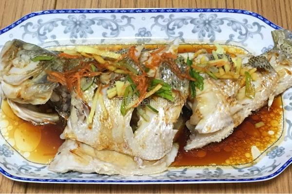清蒸鲈鱼家常菜的做法图解15