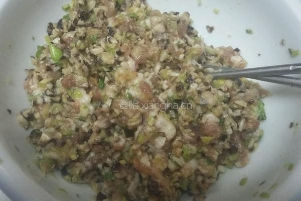 香菇猪肉馅蒸饺的做法图解2