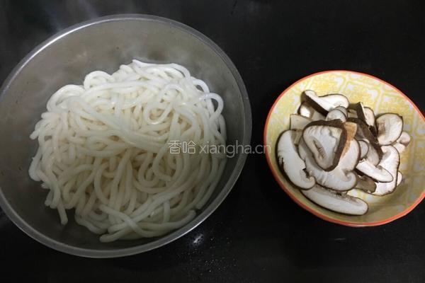 黑椒汁炒乌冬面的做法图解3