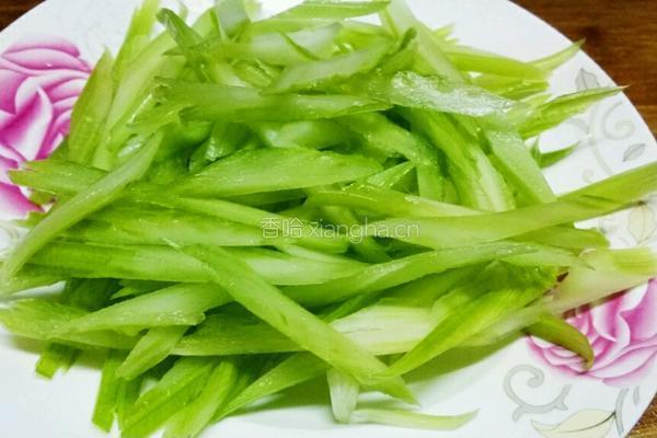 辣椒炒鸡爪的做法图解2