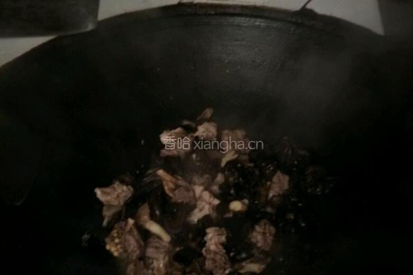 黑木耳炖土鸡的做法图解2