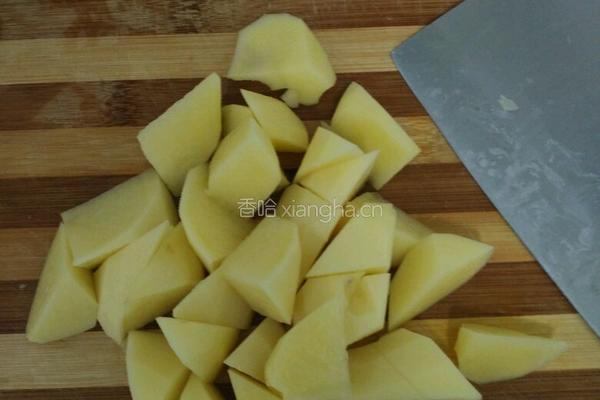 土豆炒鸡的做法图解2