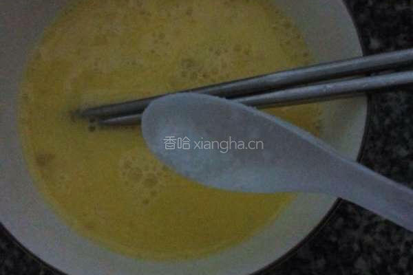 风味与众不同的韭菜炒鸡蛋的做法图解4